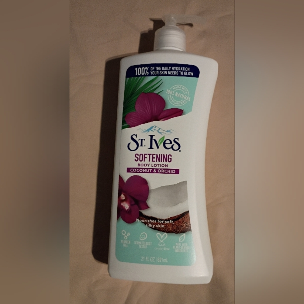 New & Unused St. Ives Coconut & Orchid 21 FL Oz Body Lotion